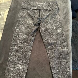 Lululemon leggings size 10 24 inch